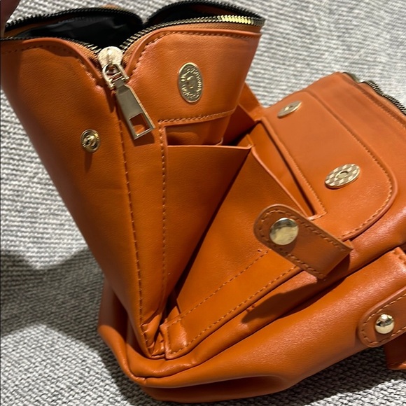 Elegant Tan Leather Bag - Picture 6 of 15